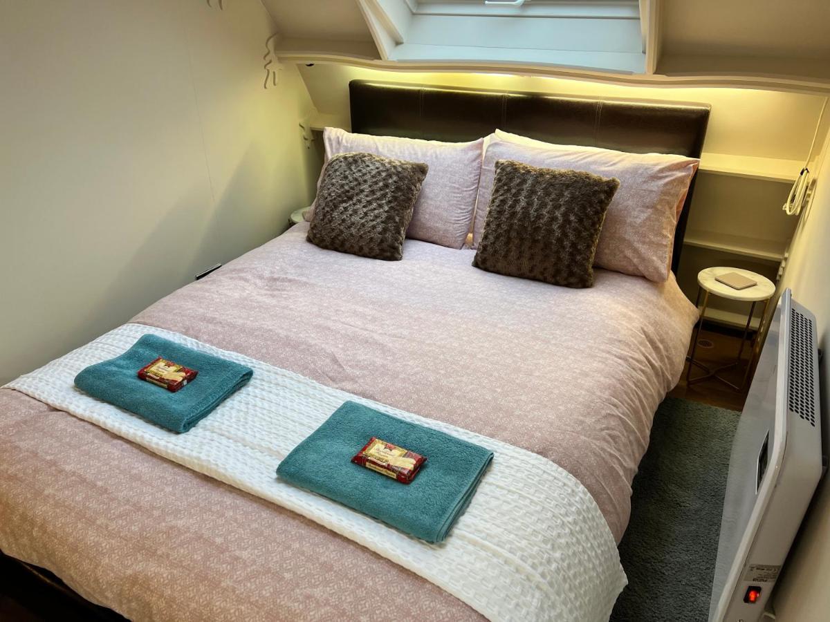 Hotel Stonehenge Campsite & Glamping à Berwick St James Extérieur photo