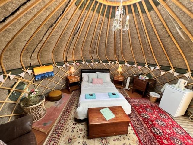 Hotel Stonehenge Campsite & Glamping à Berwick St James Extérieur photo