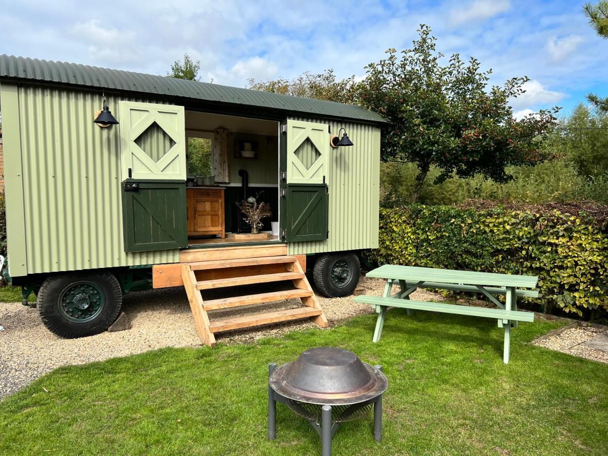 Hotel Stonehenge Campsite & Glamping à Berwick St James Extérieur photo