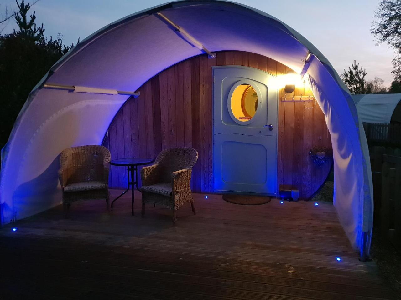 Hotel Stonehenge Campsite & Glamping à Berwick St James Extérieur photo